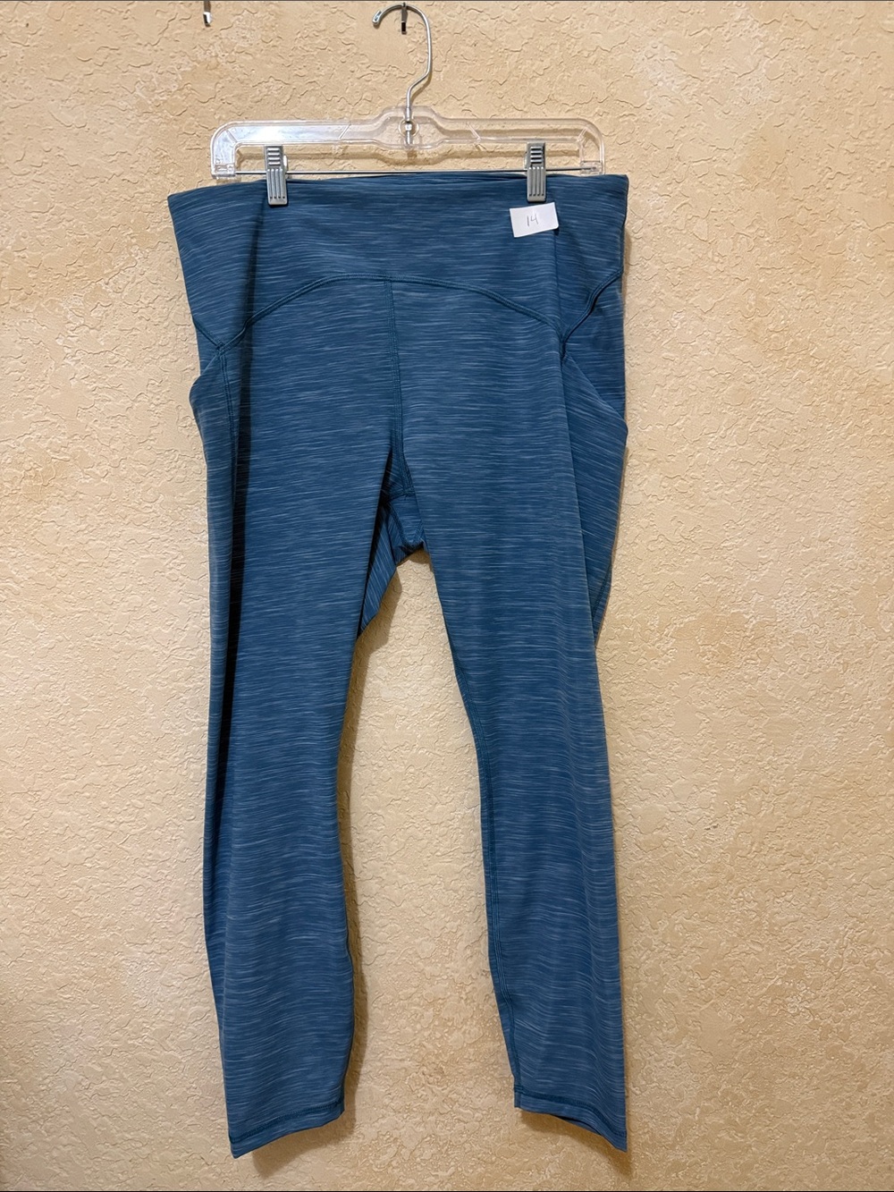 Lululemon NWOT size 14 with pockets